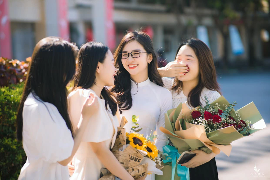 Cô giáo trẻ xinh đẹp xôn xao cộng đồng mạng với nét chữ đẹp đến khó tin - 8 Cô giáo trẻ xinh đẹp xôn xao cộng đồng mạng với nét chữ đẹp đến khó tin - 8