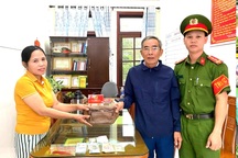 Nhặt được gần 70 triệu đồng, nữ tiểu thương đến công an trình báo