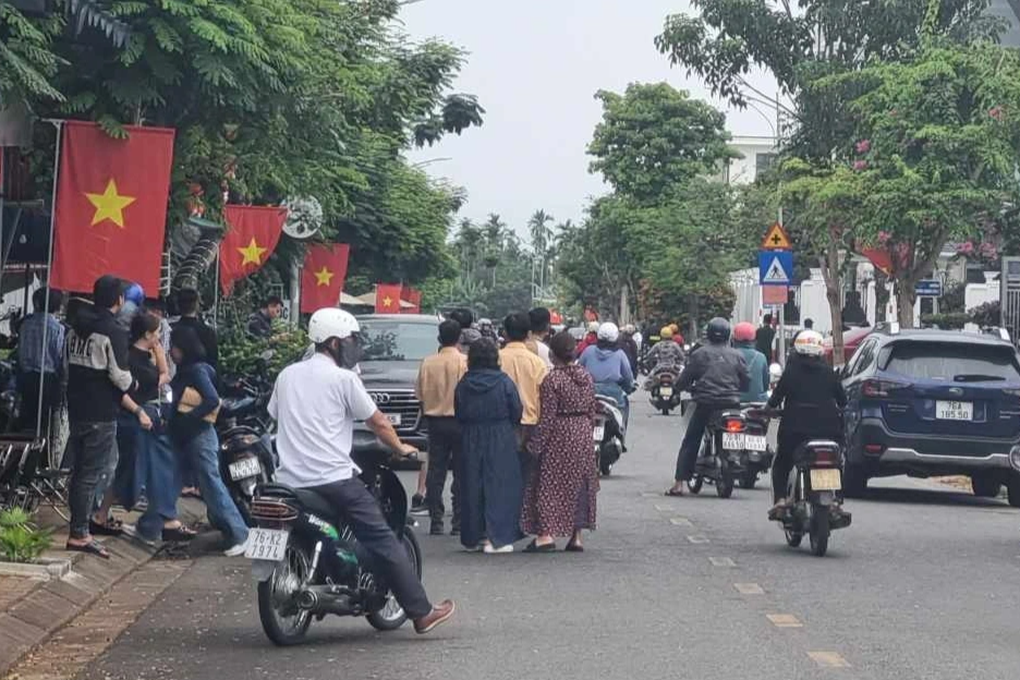Công an bất ngờ phong tỏa nhiều tuyến đường ở Quảng Ngãi và Vĩnh Phúc - 5 Công an bất ngờ phong tỏa nhiều tuyến đường ở Quảng Ngãi và Vĩnh Phúc - 5