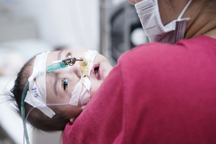 Trẻ nổi phỏng nước chi chít người, phải thở máy vì tay chân miệng