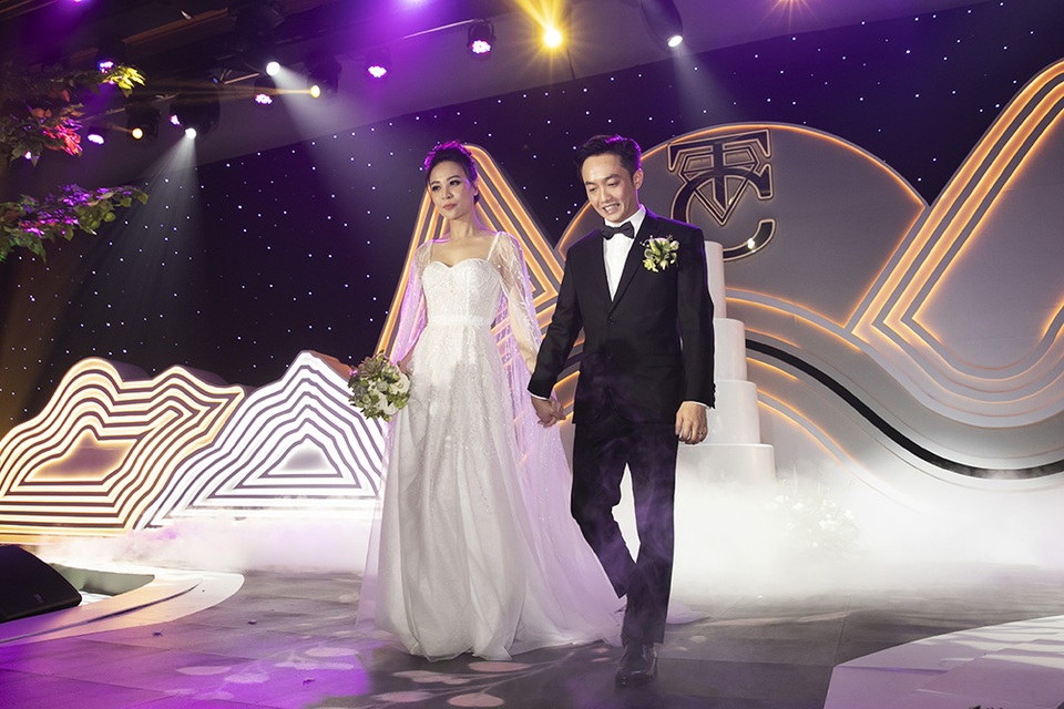 Top 3 đám cưới hào nhoáng nhất showbiz Việt năm 2019 - 2 Top 3 đám cưới hào nhoáng nhất showbiz Việt năm 2019 - 2