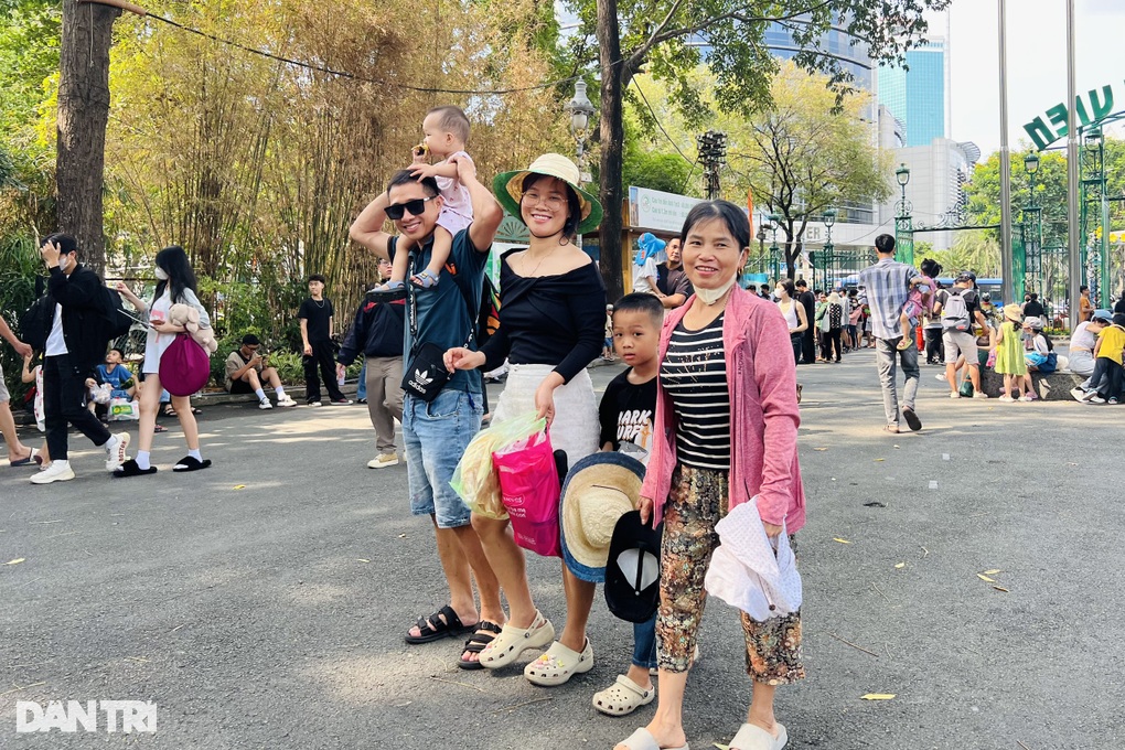 Đưa con đi chơi lễ giỗ Tổ: Phụ huynh mệt mỏi, hoảng hốt tìm con bị lạc - 4 Đưa con đi chơi lễ giỗ Tổ: Phụ huynh mệt mỏi, hoảng hốt tìm con bị lạc - 4