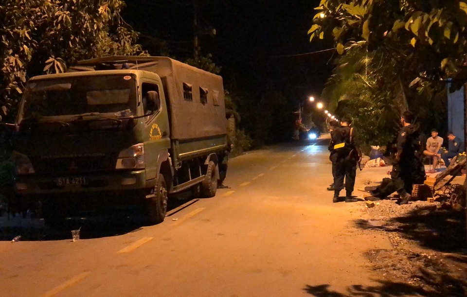 Công an TPHCM truy nã nghi can xả súng bắn chết 4 người - 4 Công an TPHCM truy nã nghi can xả súng bắn chết 4 người - 4