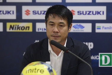 HLV Hữu Thắng muốn được bên hai con trai sau khi thua Indonesia