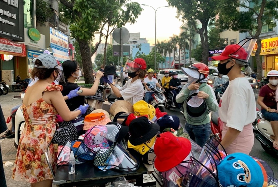 Sự thật về tác dụng của mũ chống dịch Covid-19 - 1