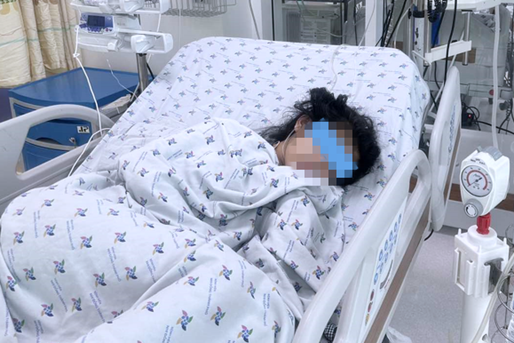Bé gái viêm cơ tim nguy kịch sau khi sốt nhẹ: Cẩn trọng thời điểm giao mùa - 1 Bé gái viêm cơ tim nguy kịch sau khi sốt nhẹ: Cẩn trọng thời điểm giao mùa - 1