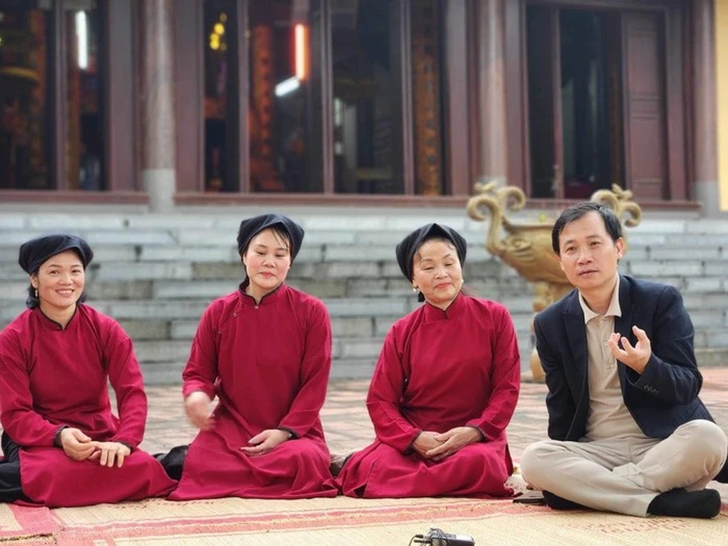 Tài xế taxi, chủ tiệm spa say sưa hát Xoan ở Phú Thọ - 1 Tài xế taxi, chủ tiệm spa say sưa hát Xoan ở Phú Thọ - 1