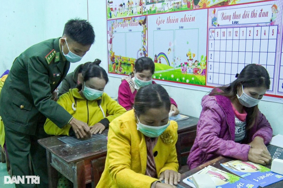 Lớp học đặc biệt của những phụ nữ Pa Kô - Vân Kiều nơi biên giới Quảng Trị - 2 Lớp học đặc biệt của những phụ nữ Pa Kô - Vân Kiều nơi biên giới Quảng Trị - 2