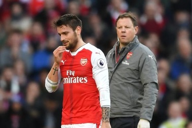 Cầu thủ Arsenal tiếc nuối vì bị ngăn tới… Man Utd