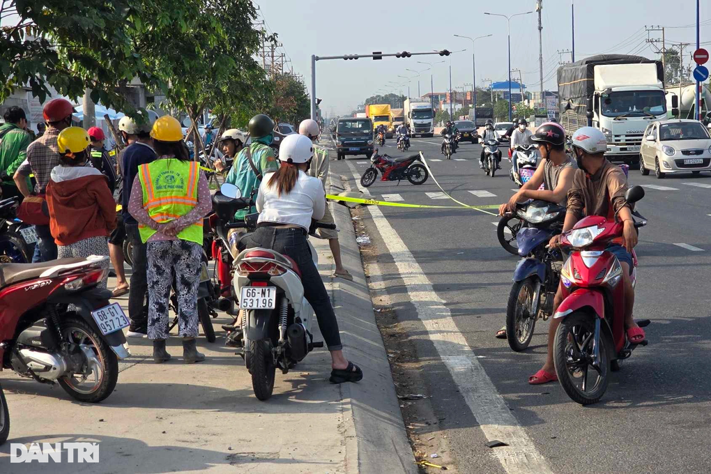 Phát hiện người đàn ông nằm chết trên đường huyết mạch ở Bình Dương - 1