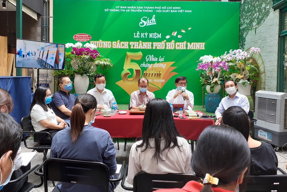 Cần nhân rộng mô hình thiết thực như Đường sách TPHCM - 3 Cần nhân rộng mô hình thiết thực như Đường sách TPHCM - 3