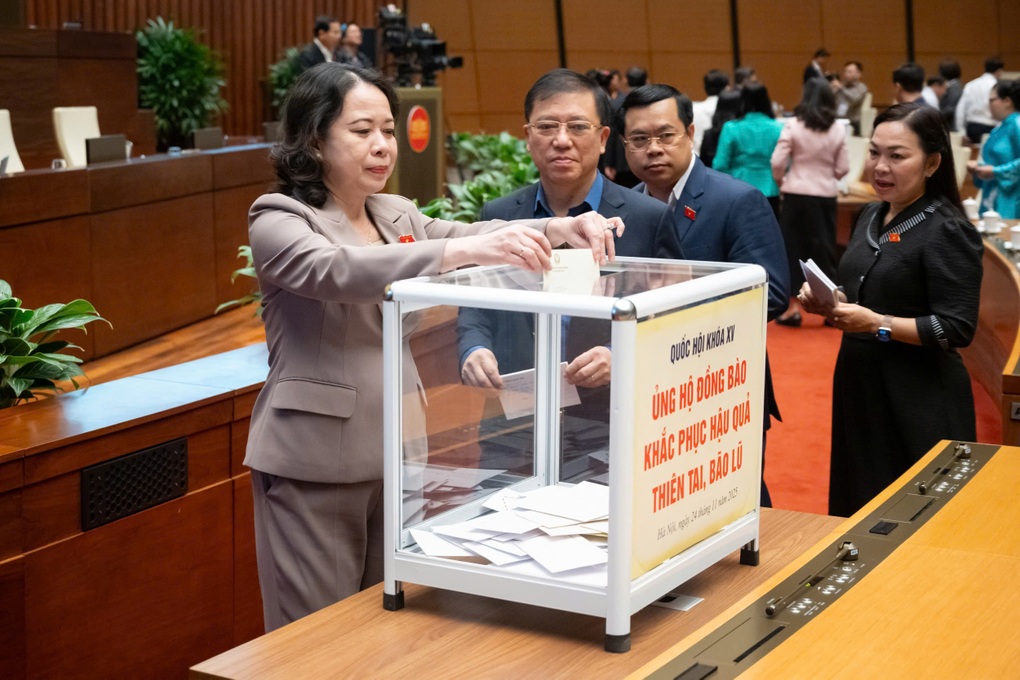 Quốc hội tưởng niệm người tử vong do thiên tai và ủng hộ đồng bào vùng lũ - 2 Quốc hội tưởng niệm người tử vong do thiên tai và ủng hộ đồng bào vùng lũ - 2