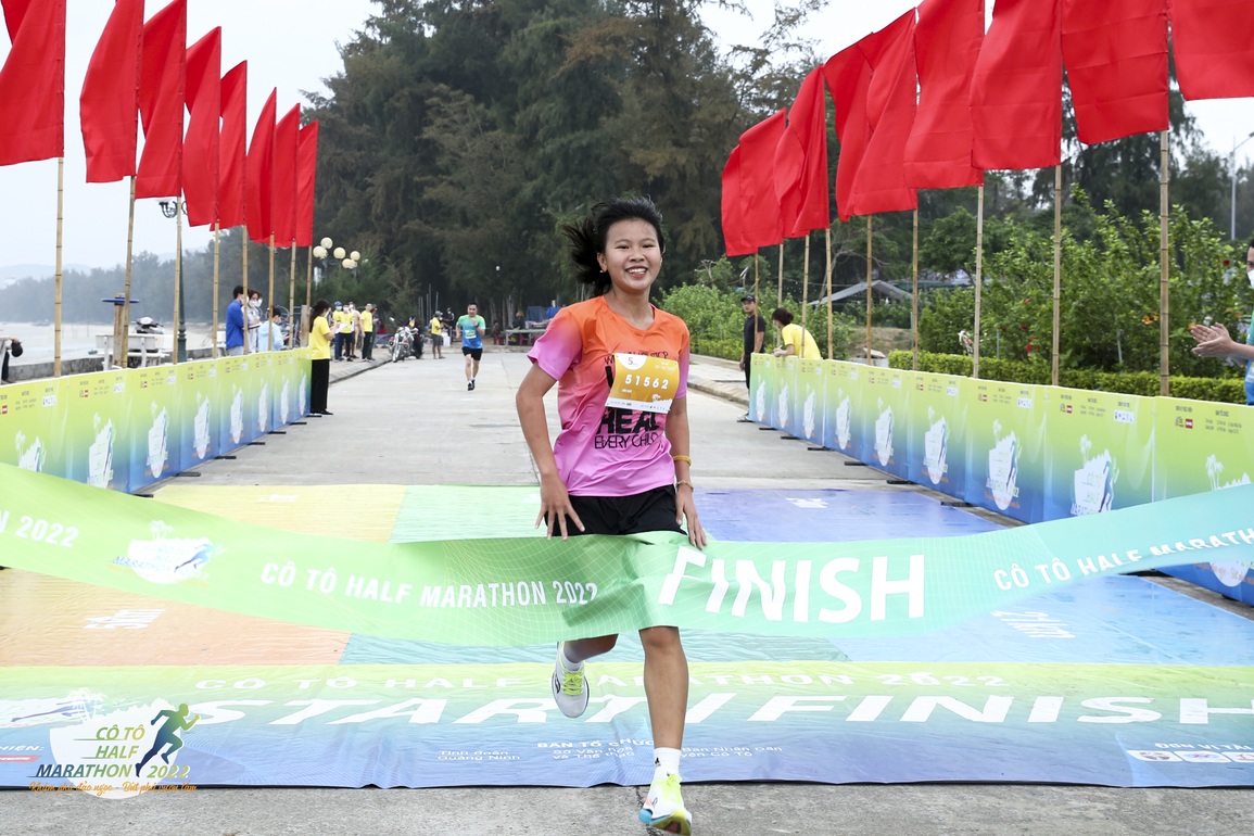 Hơn 500 vận động viên tham gia giải chạy Marathon tại huyện đảo Cô Tô - 3 Hơn 500 vận động viên tham gia giải chạy Marathon tại huyện đảo Cô Tô - 3