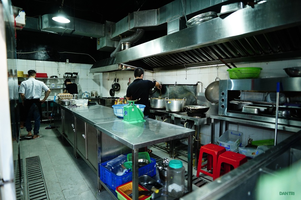 Ấm lòng quán cơm dã chiến giữa thời dịch Covid-19 - 2