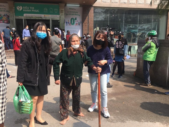 Siêu thị 0 đồng mang hạnh phúc vô giá tới người nghèo: Những tấm lòng tử tế lan toả khắp nơi giữa tâm dịch Covid-19 - Ảnh 3. Siêu thị 0 đồng mang hạnh phúc vô giá tới người nghèo: Những tấm lòng tử tế lan toả khắp nơi giữa tâm dịch Covid-19 - Ảnh 3.