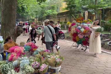 Trào lưu đón gió mùa của giới trẻ Hà Nội