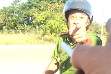 Tạm đình chỉ Thiếu tá Công an có cử chỉ, lời nói thiếu chuẩn mực