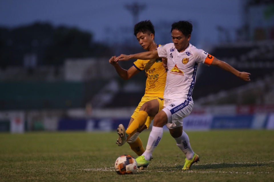 Phan Văn Đức kiến tạo, SL Nghệ An thắng đậm CLB Quảng Nam - 3 Phan Văn Đức kiến tạo, SL Nghệ An thắng đậm CLB Quảng Nam - 3