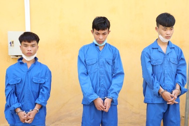 Bắt nhóm thanh niên cầm phảng chém người chỉ vì "ánh mắt không thiện cảm"