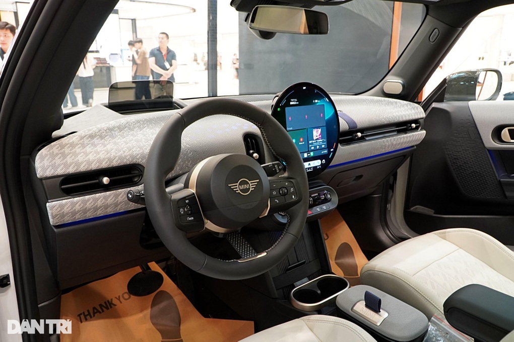 Quý tộc tí hon Mini Cooper 2025 ra mắt Việt Nam, giá 2,1 tỷ đồng - 3 Quý tộc tí hon Mini Cooper 2025 ra mắt Việt Nam, giá 2,1 tỷ đồng - 3