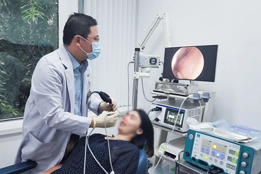 Biến dạng mặt do u nhầy xoang trán