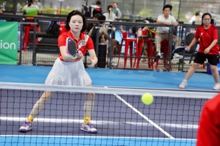 Minh Quân, Khánh Linh rạng rỡ cổ vũ dàn nghệ sĩ ở giải pickleball Dân trí - 11