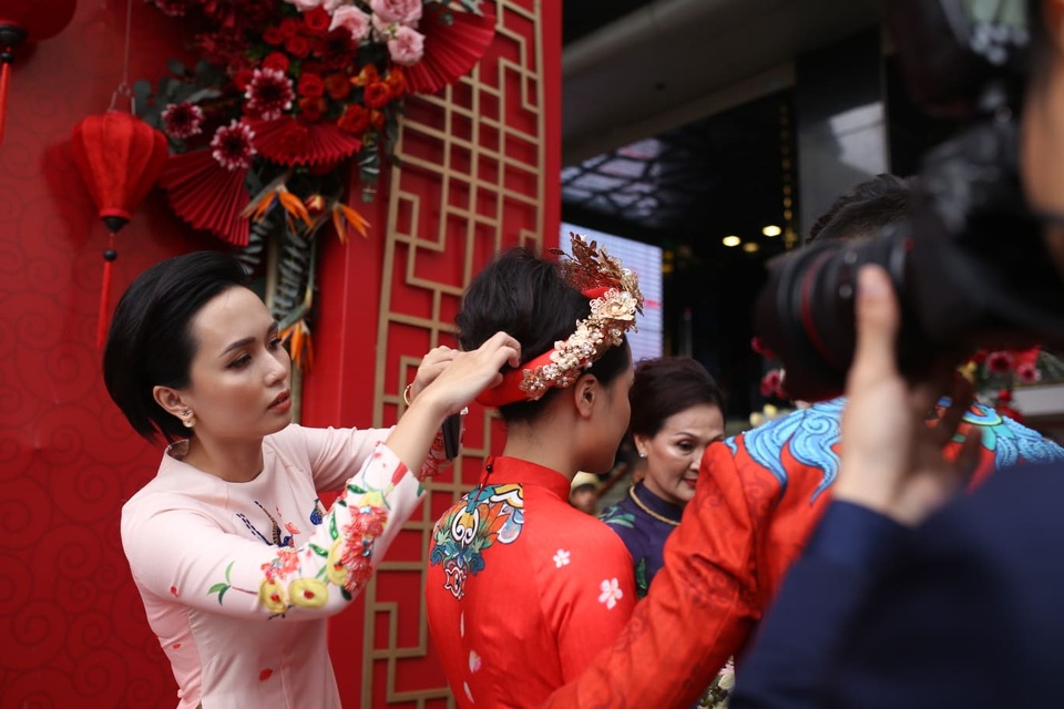 Cầu thủ Duy Mạnh và bạn gái nhà giàu làm lễ ăn hỏi, xôn xao cả phố Xã Đàn - 9 Cầu thủ Duy Mạnh và bạn gái nhà giàu làm lễ ăn hỏi, xôn xao cả phố Xã Đàn - 9