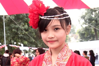 Cô giáo tương lai hóa trang gây "sốt" tại lễ hội Nhật Bản