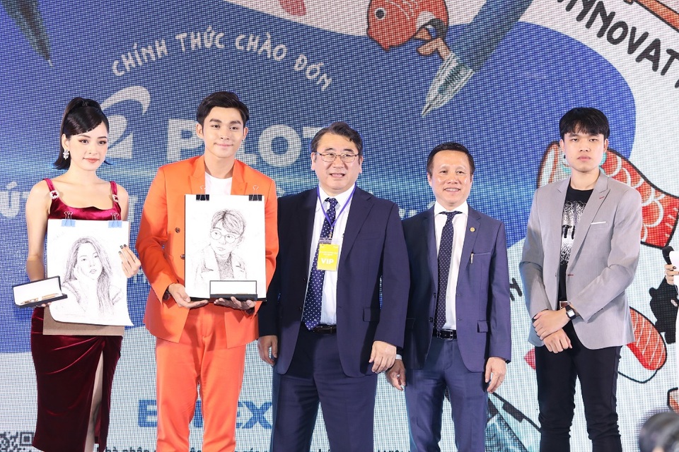 Chi Pu, Jun Phạm “khoe” Bút Nhật hàng đầu thế giới - 2 Chi Pu, Jun Phạm “khoe” Bút Nhật hàng đầu thế giới - 2