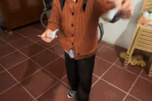 Bà ngoại 90 tuổi dúi tiền cho cháu trai "đốn tim" cư dân mạng