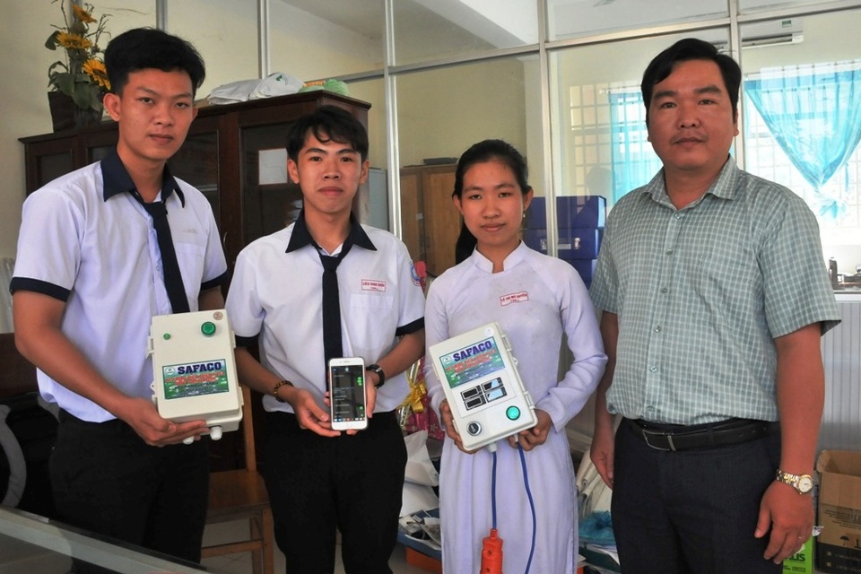Học sinh chế hộp điều khiển máy bơm từ điện thoại… thu trăm triệu đồng - 3 Học sinh chế hộp điều khiển máy bơm từ điện thoại… thu trăm triệu đồng - 3