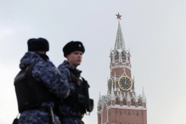 Ukraine cảnh báo "đóng" không phận Nga, Moscow siết an ninh hàng không