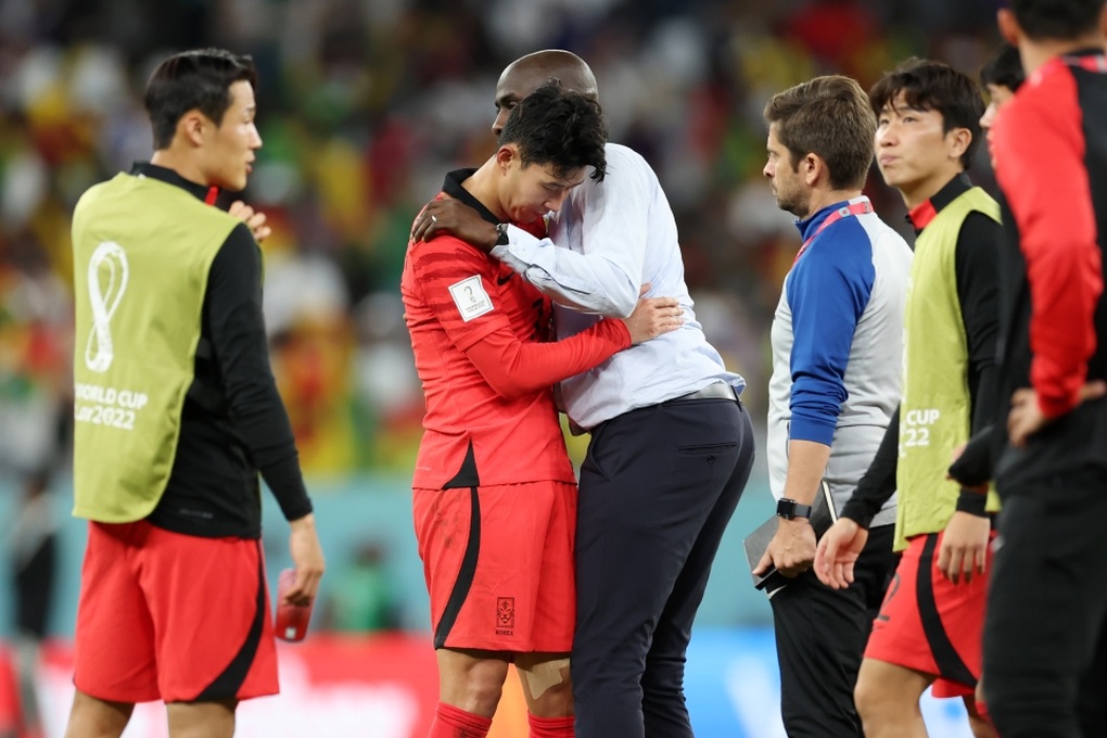 Son Heung Min khóc nức nở, HLV Hàn Quốc nhận thẻ đỏ sau thất bại cay đắng - 11 Son Heung Min khóc nức nở, HLV Hàn Quốc nhận thẻ đỏ sau thất bại cay đắng - 11