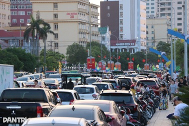 Thu 30.000 đồng/ô tô, quản lý bãi xe ở Cửa Lò bị phạt 7,5 triệu đồng