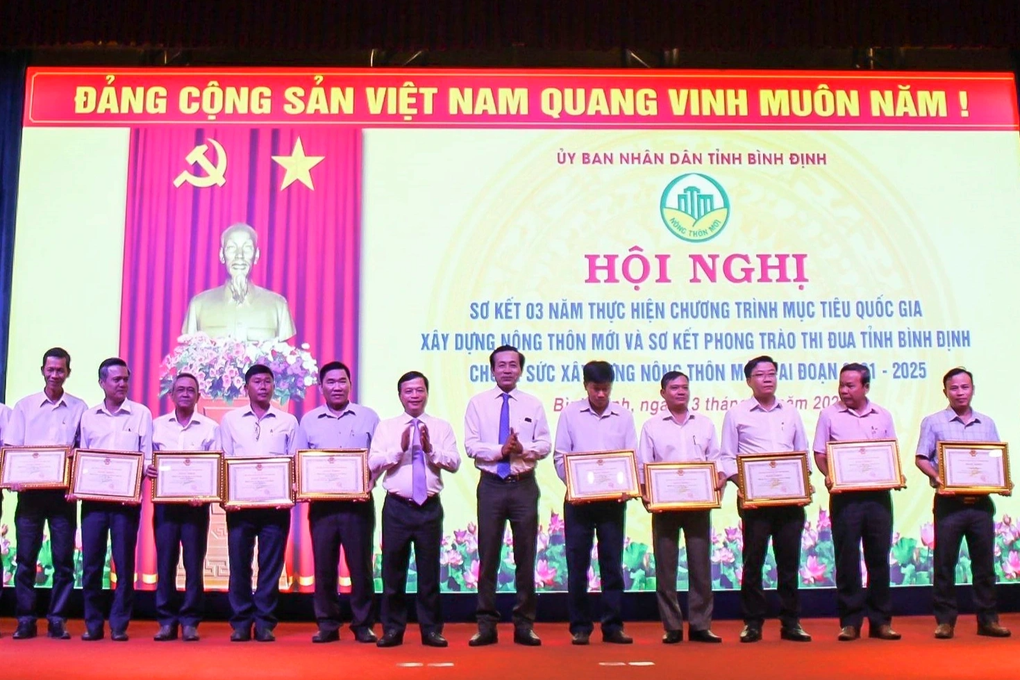 Xây dựng nông thôn mới không thể giữa dòng thay bò - 4 Xây dựng nông thôn mới không thể giữa dòng thay bò - 4