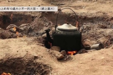 Đến vùng đất kỳ lạ tự bốc cháy suốt 50 năm, người dân nấu cơm giữa trời