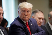 Ủy ban Hạ viện Mỹ thông qua điều khoản luận tội Tổng thống Trump