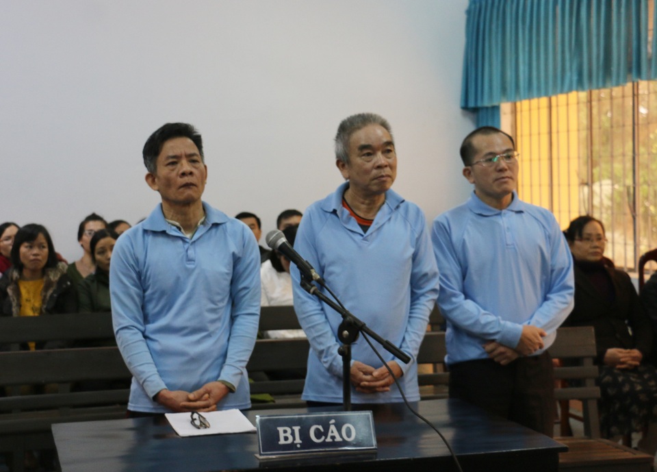 Nguyên giám đốc ngân hàng lĩnh án tử tiếp tục bị tuyên phạt thêm 7 năm tù - 1 Nguyên giám đốc ngân hàng lĩnh án tử tiếp tục bị tuyên phạt thêm 7 năm tù - 1