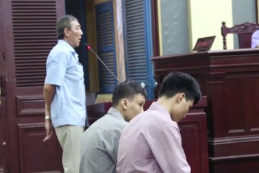 Vũ và Cường lãnh 18 năm tù, mức án cao nhất đối người phạm tôi khi chưa đủ 18 tuổi.