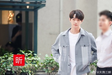 Dương Mịch và Hứa Khải thân thiết trên phim trường