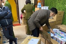 Người đàn ông mua gom 100.000 chiếc khẩu trang y tế để bán kiếm lời