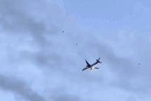 Máy bay chở 273 người từ Hy Lạp bất ngờ bốc cháy ngùn ngụt giữa không trung