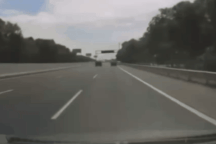 Hai ô tô va chạm trên cao tốc Hà Nội - Hải Phòng