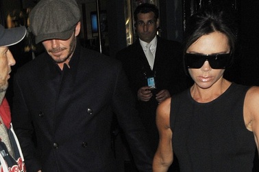 Victoria Beckham đẹp đôi bên chồng