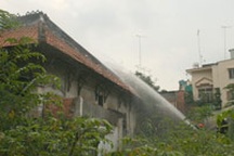 TPHCM: Cháy biệt thự kiểu Pháp bỏ hoang