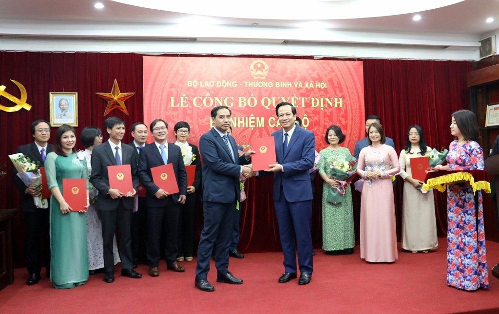 Bộ LĐ-TBXH: Bổ nhiệm, điều động 14 nhân sự cục, vụ và cấp tương đương - 4 Bộ LĐ-TBXH: Bổ nhiệm, điều động 14 nhân sự cục, vụ và cấp tương đương - 4