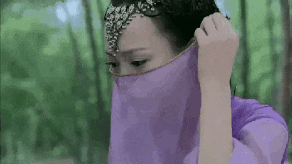 Những cảnh tháo mạng che mặt ngoạn mục của màn ảnh Hoa ngữ - 13 Những cảnh tháo mạng che mặt ngoạn mục của màn ảnh Hoa ngữ - 13