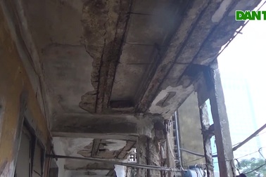 Người dân vẫn quyết "bám trụ" chung cư được kết luận nguy hiểm cấp D