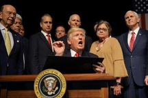 Tổng thống Trump ký sắc lệnh rút lại một phần chính sách với Cuba