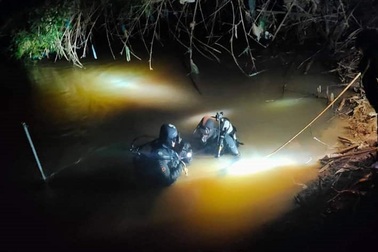 Tìm thấy thi thể bé trai 7 tuổi dưới con suối sau nhà